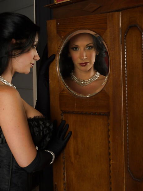 Delightful american brunette hottie Jayden Jaymes shows big boobies and nice pussy 